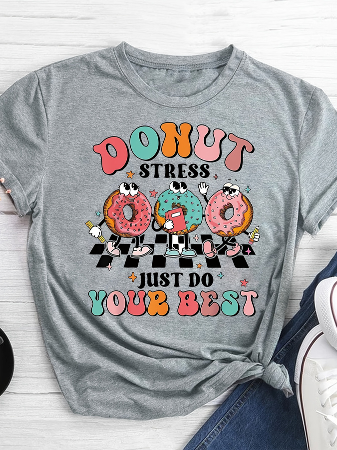 Street Fashion Trend 2025 - Camiseta con estampado de donuts de