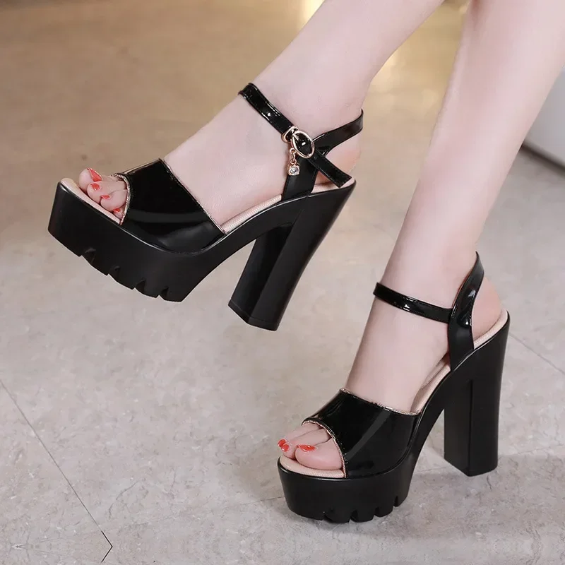 Sandalias de charol con parte  - Chunky Sneaker Platform reseña y precio