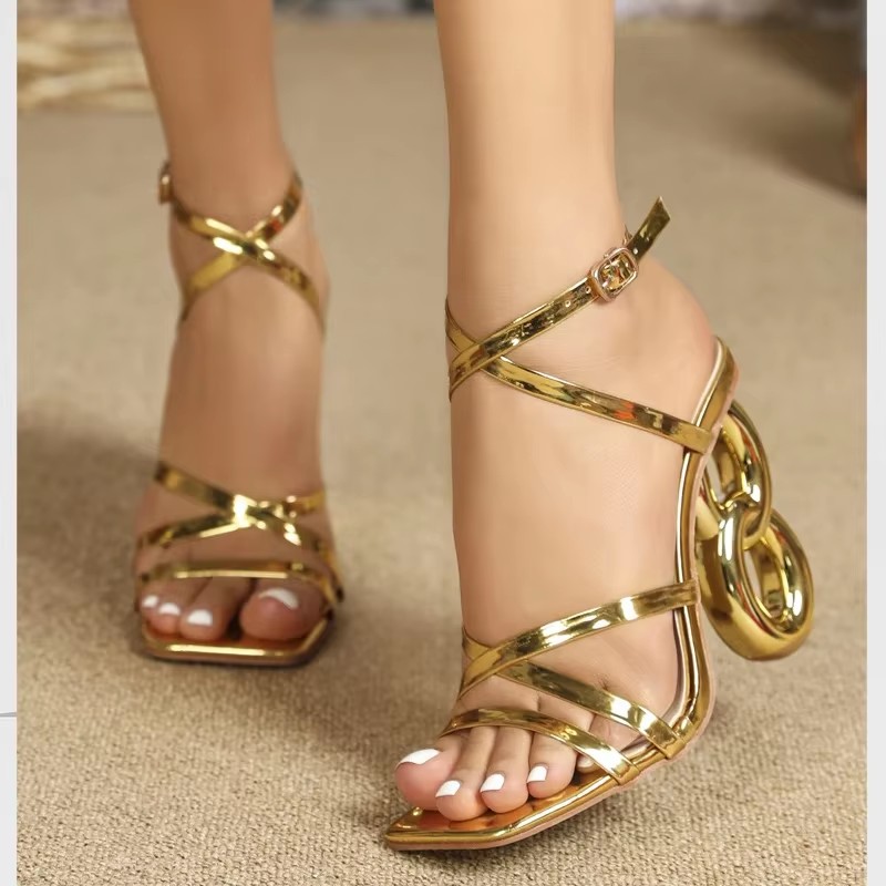 Eilyken-Sandalias doradas con  - Street Fashion Designer reseña y precio